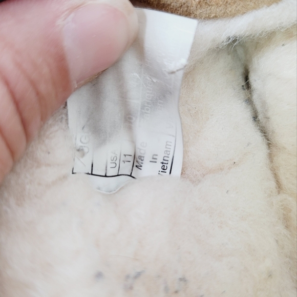 UGG Ascot Slipper in Tan, sz 11 - Picture 13 of 16